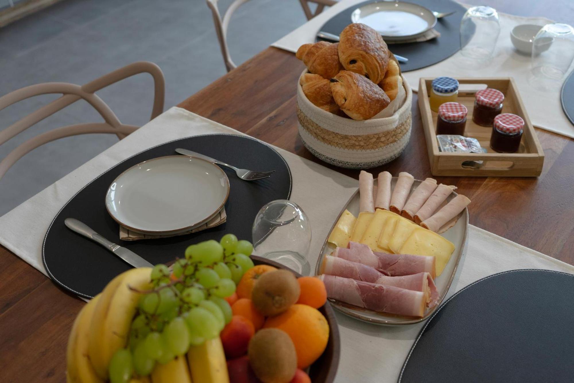 Au Petit Canteleu - Bed & Breakfast Beloeil Eksteriør billede